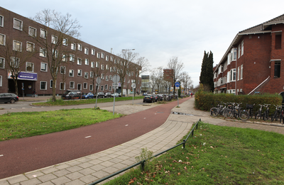 916130 Gezicht in de Vondellaan te Utrecht, uit het noordoosten, met links het Welzijn College Utrecht / ROC Midden ...